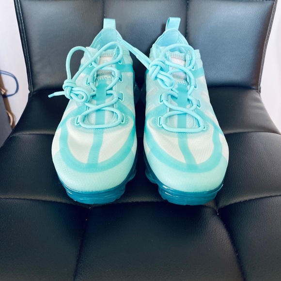 Nike Woman’s Vapormax 2019 - Picture 3 of 6